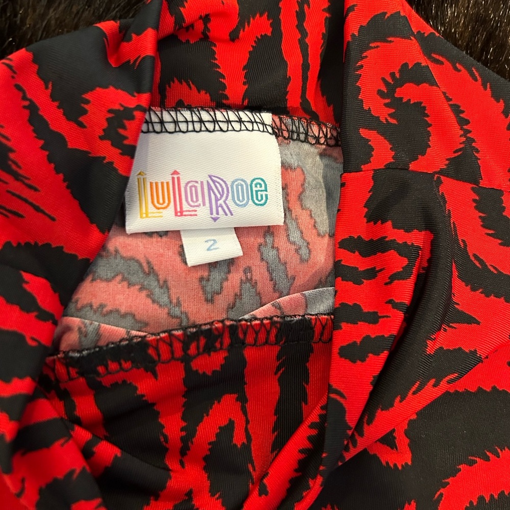 LuLaRoe Kids Cassie Skirt Size 2 Red Black Damask Print Pull On - Picture 3 of 4